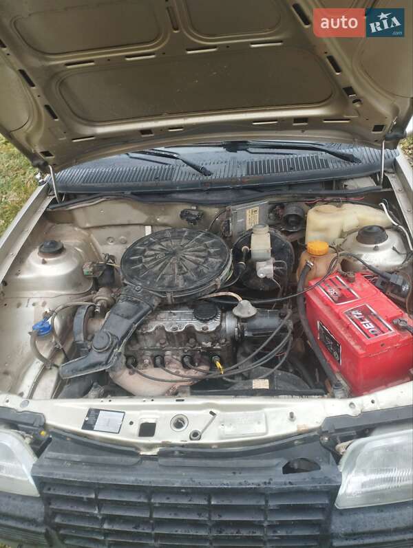 Седан Opel Kadett 1988 в Городку