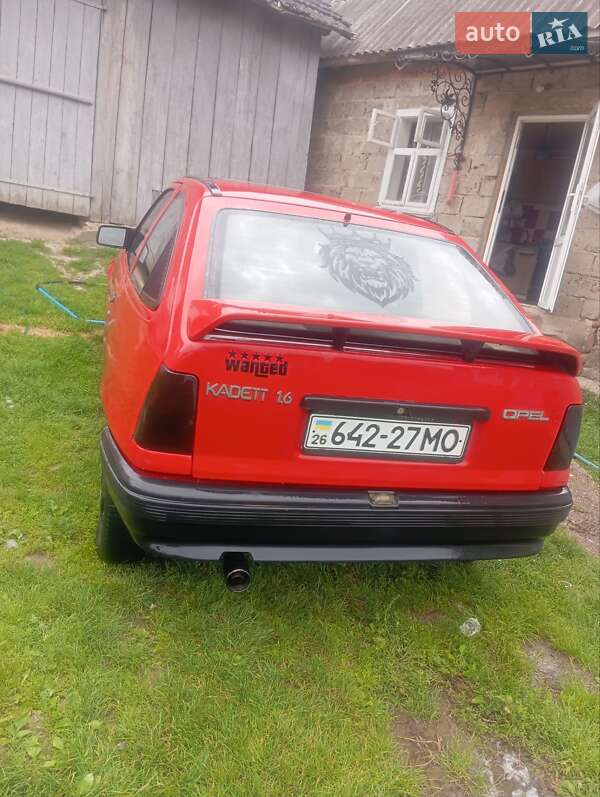 Хэтчбек Opel Kadett 1986 в Черновцах