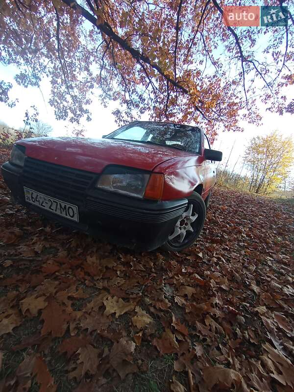 Хэтчбек Opel Kadett 1986 в Черновцах
