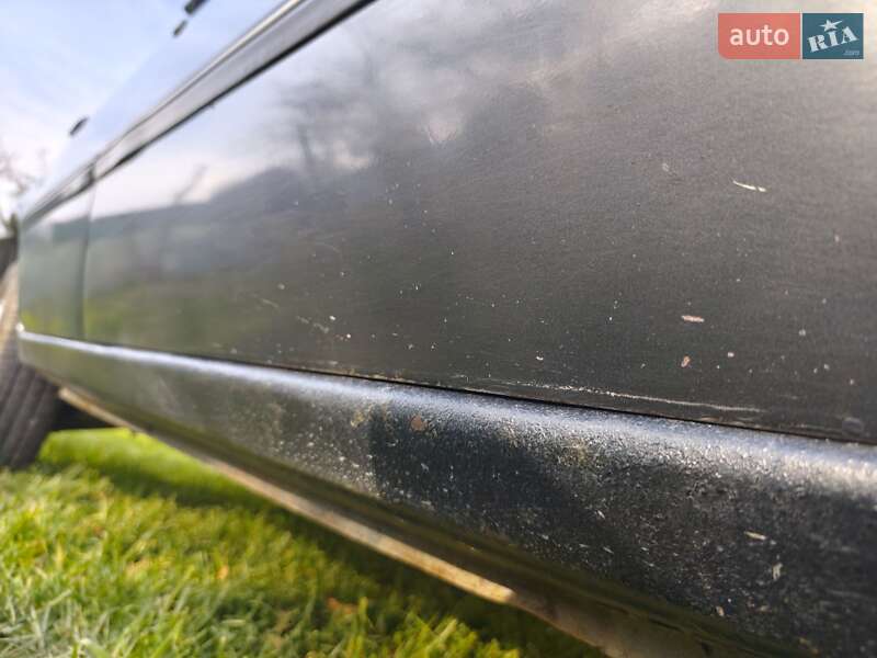 Седан Opel Kadett 1988 в Черновцах