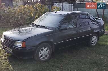 Седан Opel Kadett 1988 в Черновцах