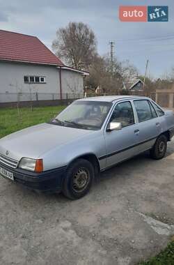 Седан Opel Kadett 1991 в Коломые