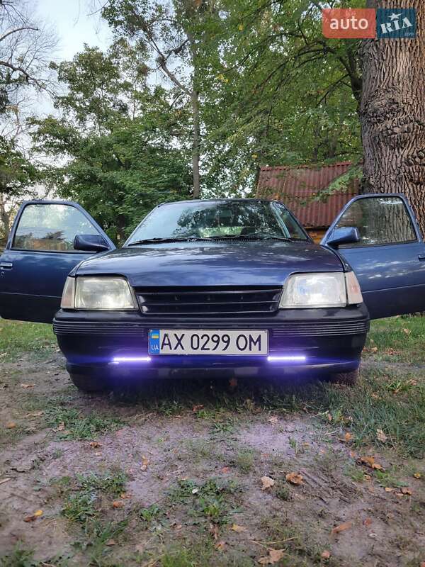 Хетчбек Opel Kadett 1990 в Зміїві