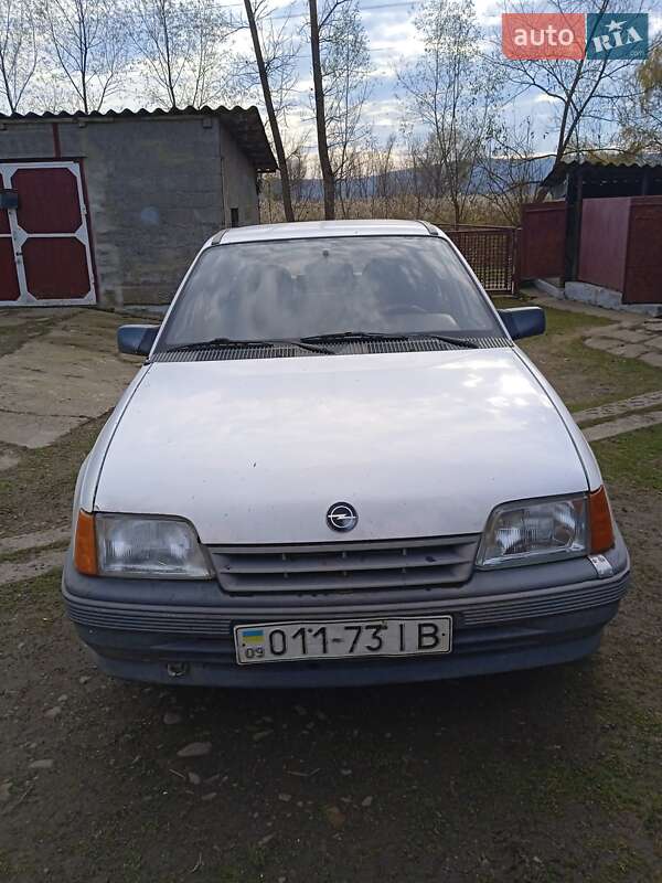 Хэтчбек Opel Kadett 1991 в Ивано-Франковске фото 4 Хэтчбек Opel Kadett 1991 в Ивано-Франковске