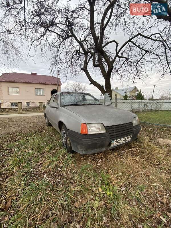 Седан Opel Kadett 1986 в Калуше фото 2 Седан Opel Kadett 1986 в Калуше