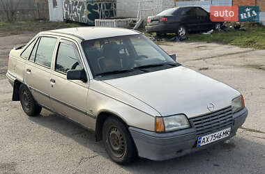Седан Opel Kadett 1988 в Харкові