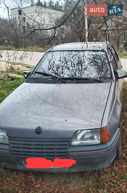 Седан Opel Kadett 1988 в Житомирі