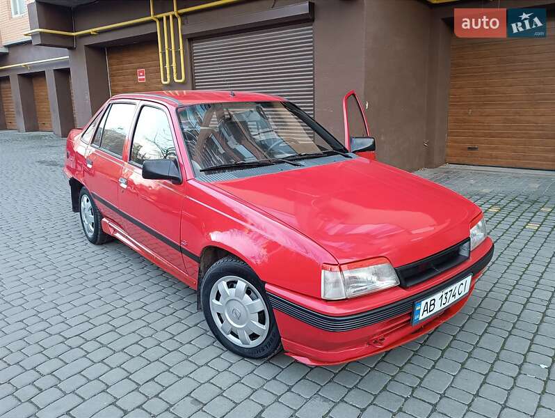 Седан Opel Kadett 1990 в Виннице
