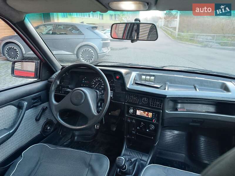 Седан Opel Kadett 1990 в Виннице