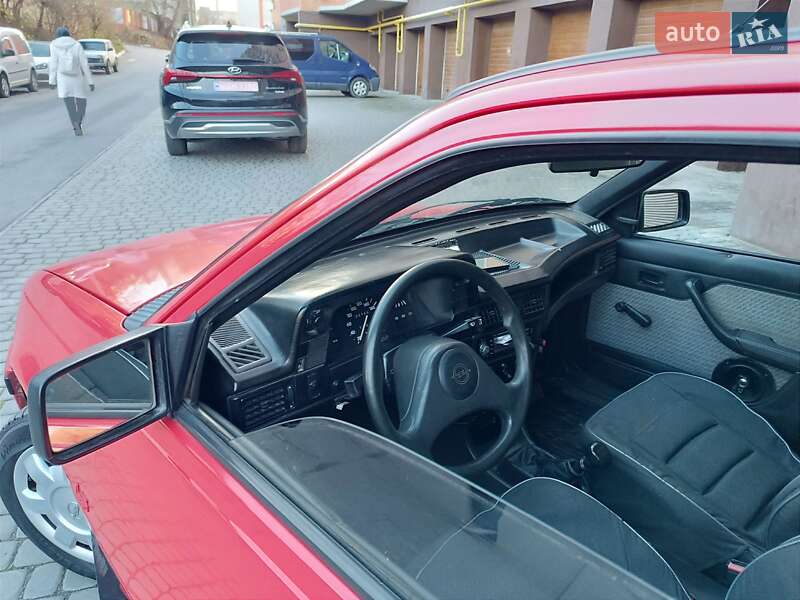 Седан Opel Kadett 1990 в Виннице