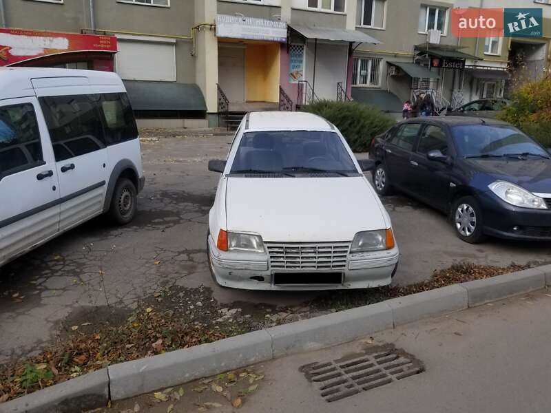 Універсал Opel Kadett 1988 в Івано-Франківську