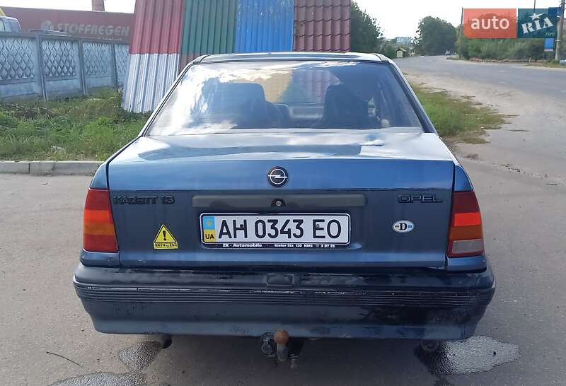 Седан Opel Kadett 1989 в Охтирці