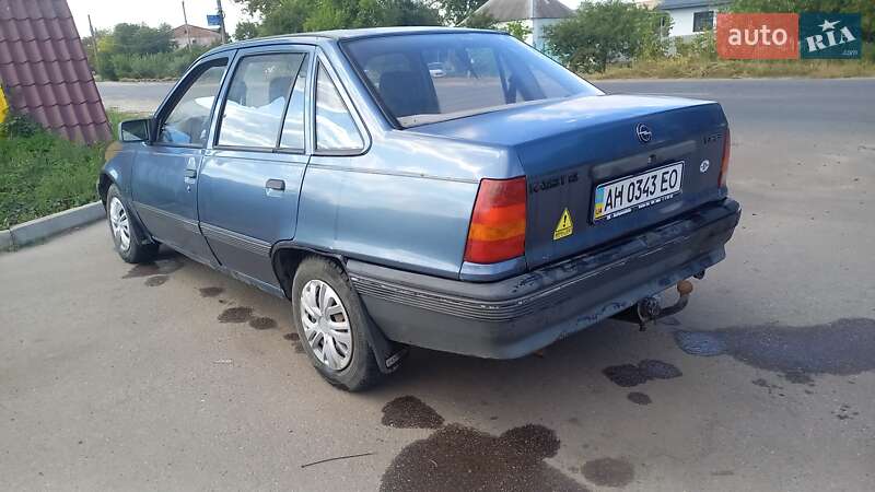 Седан Opel Kadett 1989 в Охтирці