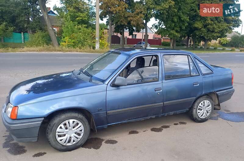 Седан Opel Kadett 1989 в Охтирці