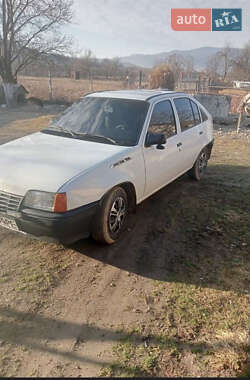 Хэтчбек Opel Kadett 1988 в Каменице