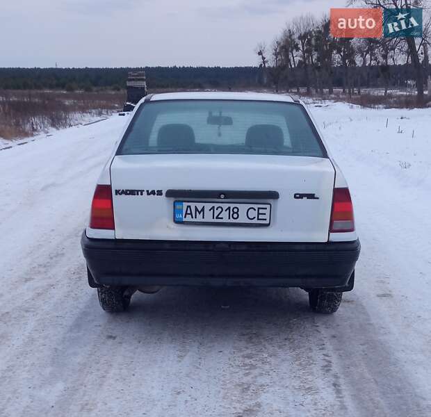 Седан Opel Kadett 1991 в Славуте
