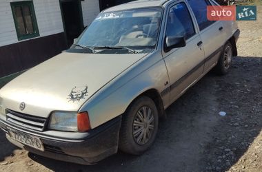 Седан Opel Kadett 1990 в Гвіздці