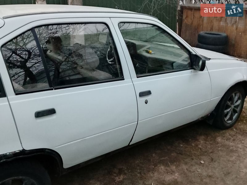 Хэтчбек Opel Kadett 1986 в Житомире фото 4 Хэтчбек Opel Kadett 1986 в Житомире