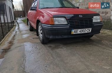 Седан Opel Kadett 1985 в Дніпрі
