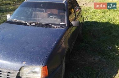 Седан Opel Kadett 1987 в Надворной