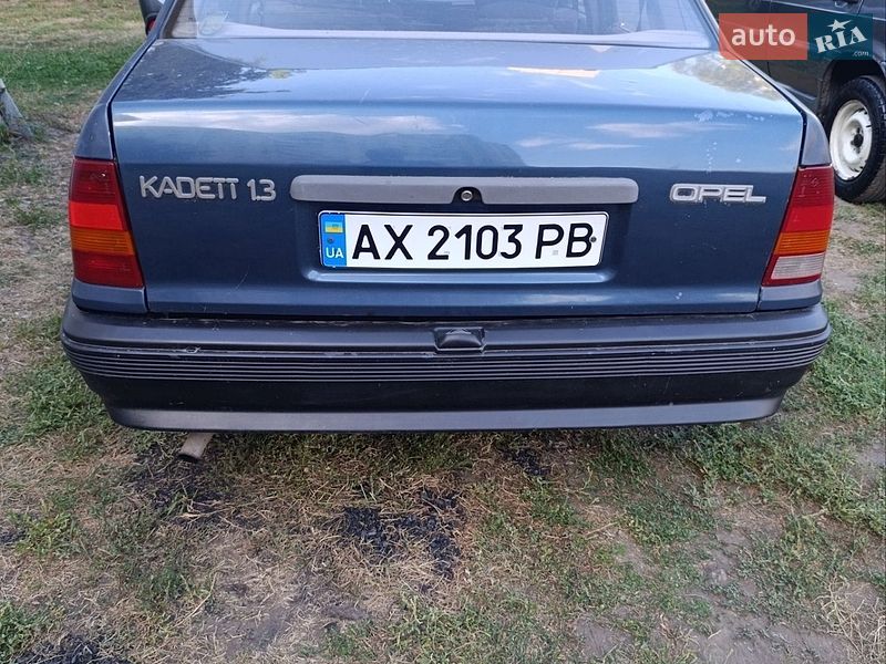 Седан Opel Kadett 1987 в Харкові