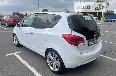 Минивэн Opel Meriva 2010 в 