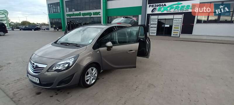 Микровэн Opel Meriva 2011 в Нововолынске