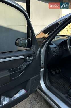 Микровэн Opel Meriva 2004 в  фото 5 Микровэн Opel Meriva 2004 в