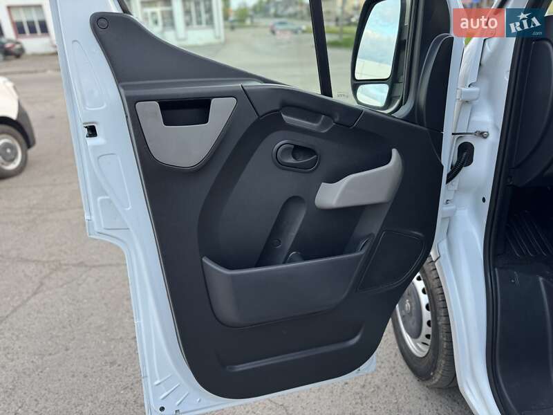 Вантажний фургон Opel Movano 2018 в Дубні