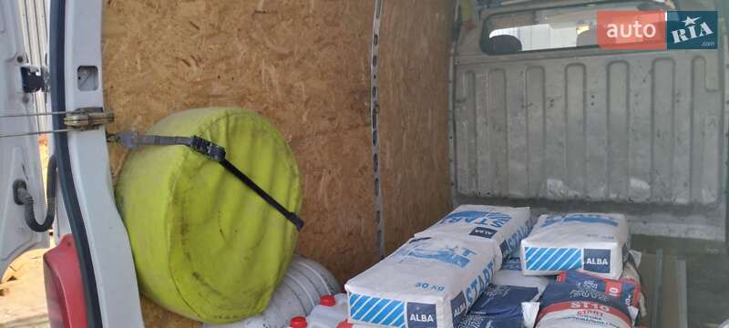 Вантажний фургон Opel Movano 2001 в Луцьку