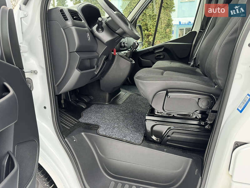 Вантажний фургон Opel Movano 2021 в Кореці