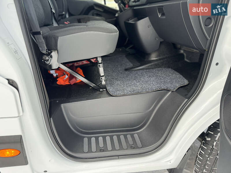 Вантажний фургон Opel Movano 2021 в Кореці