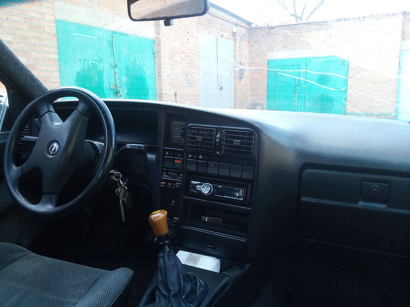 Седан Opel Omega 1992 в Славянске