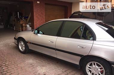 Седан Opel Omega 2000 в Львове