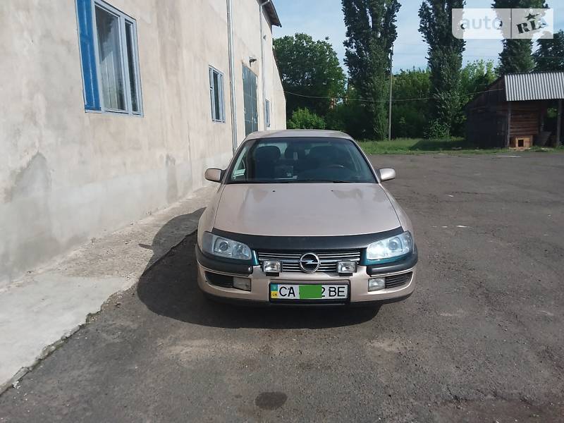 Opel Omega 1998 року