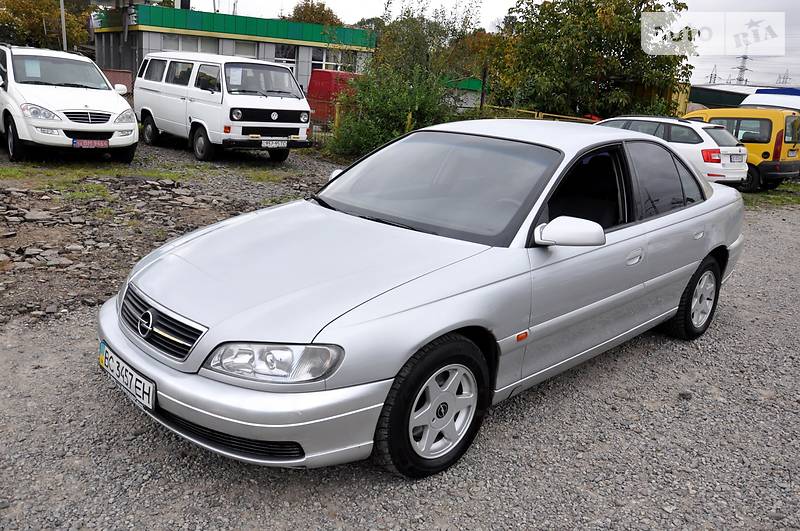 Седан Opel Omega 2000 в Львове