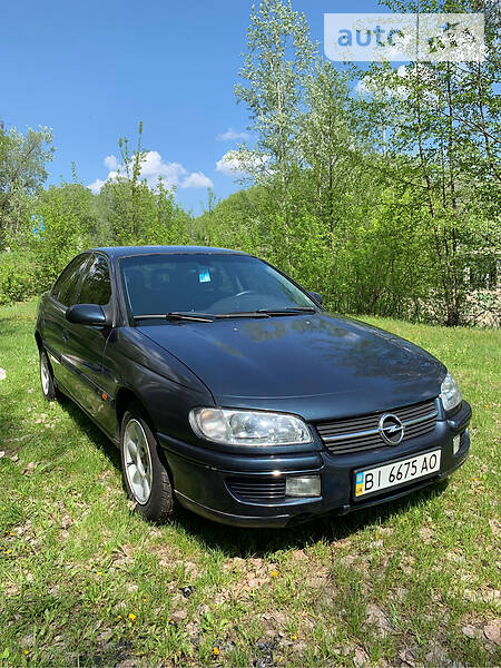 Седан Opel Omega 1995 в Гадяче