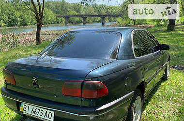 Седан Opel Omega 1995 в Гадяче