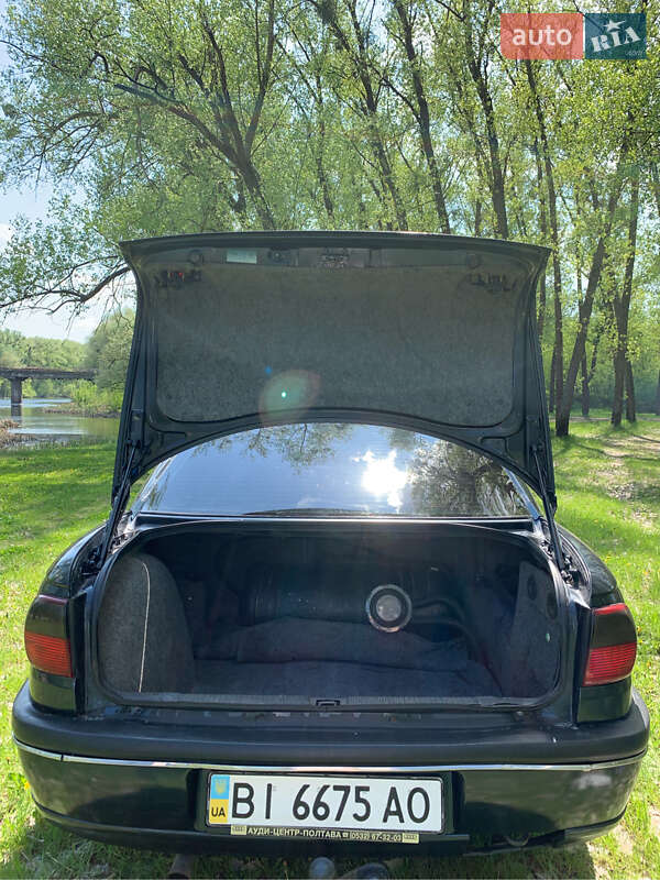 Седан Opel Omega 1995 в Гадячі