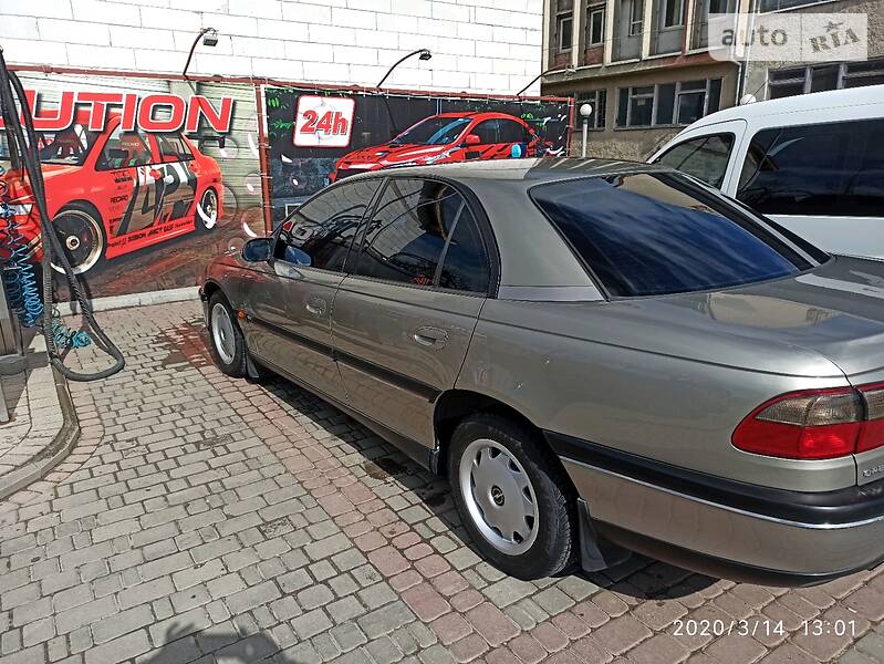 Седан Opel Omega 1998 в Ивано-Франковске
