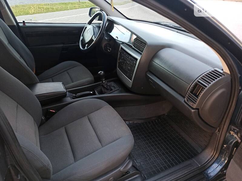 Універсал Opel Omega 2002 в Луцьку