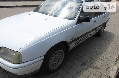 Седан Opel Omega 1989 в Хусте