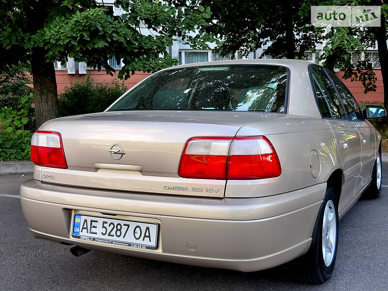 Седан Opel Omega 2000 в Дніпрі