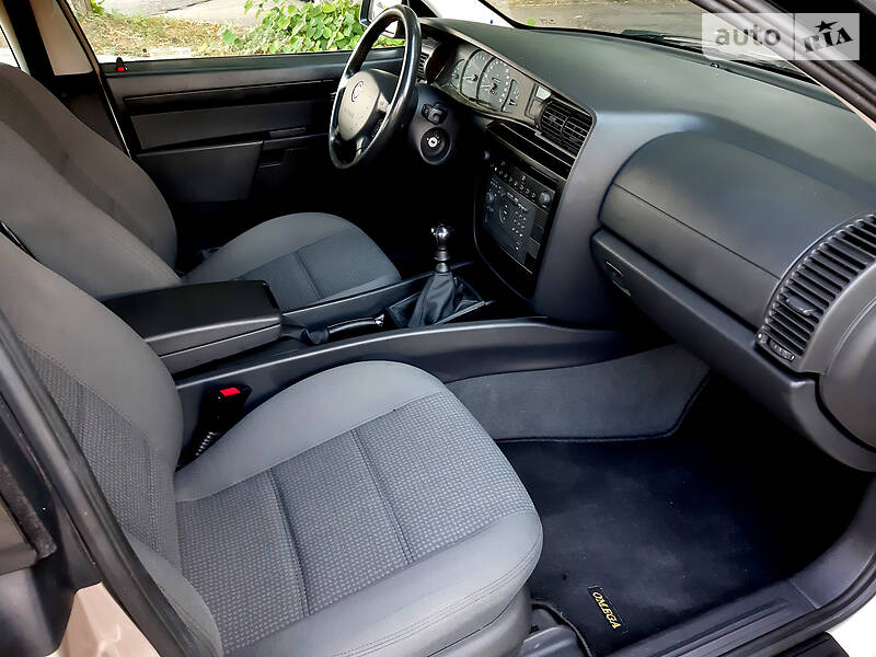 Седан Opel Omega 2000 в Дніпрі