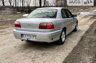 Седан Opel Omega 2000 в Умани