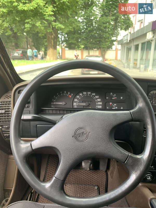 Универсал Opel Omega 1988 в Ивано-Франковске