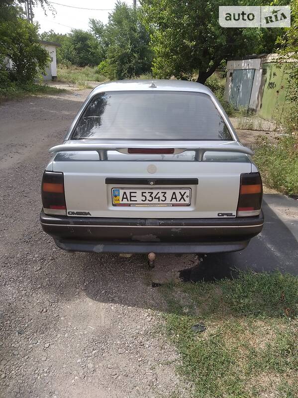 Седан Opel Omega 1987 в Покрові