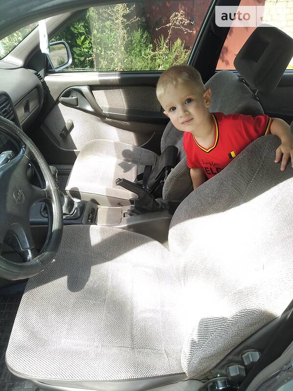 Седан Opel Omega 1987 в Покрові