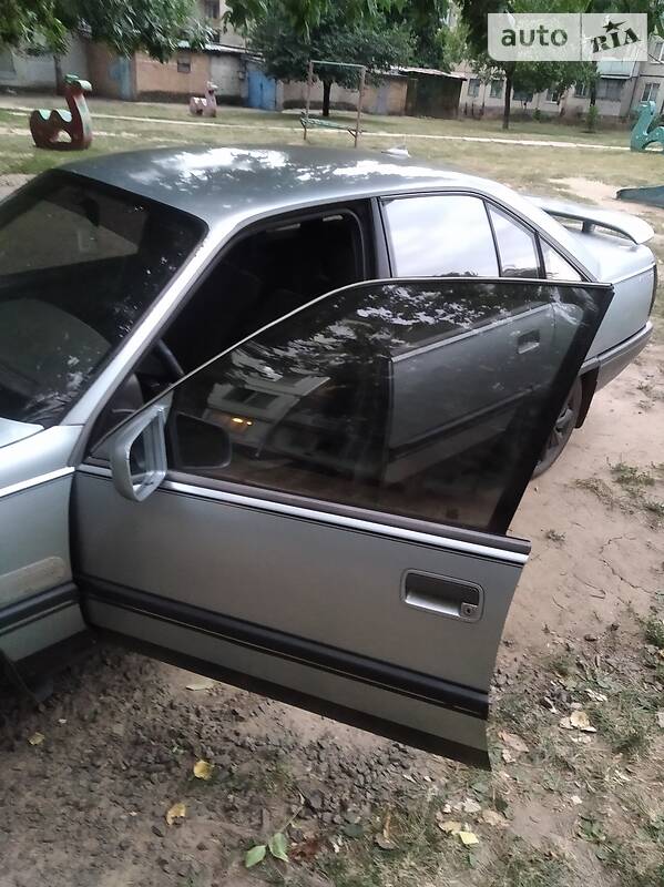 Седан Opel Omega 1987 в Покрові