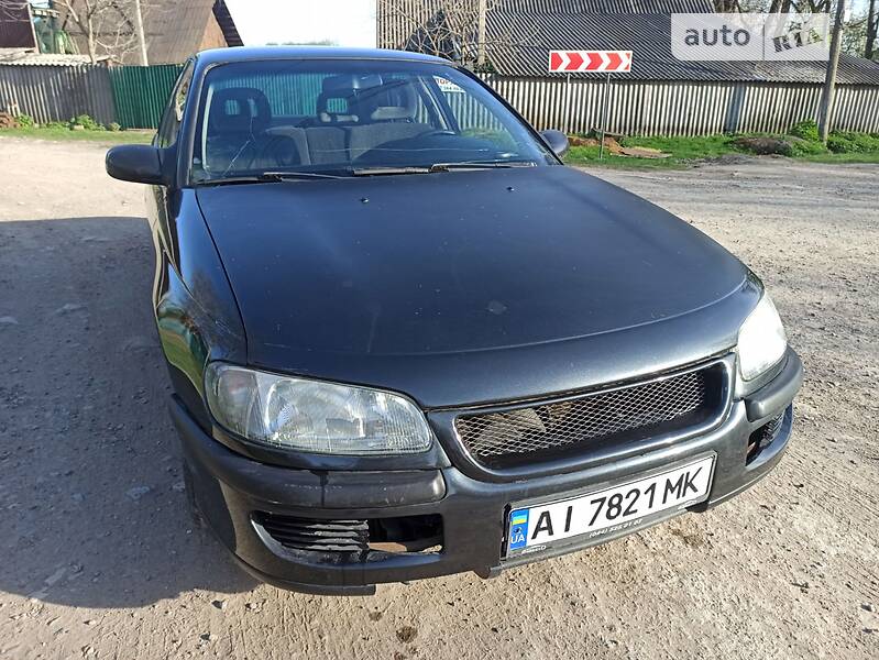 Седан Opel Omega 1995 в Новой Ушице